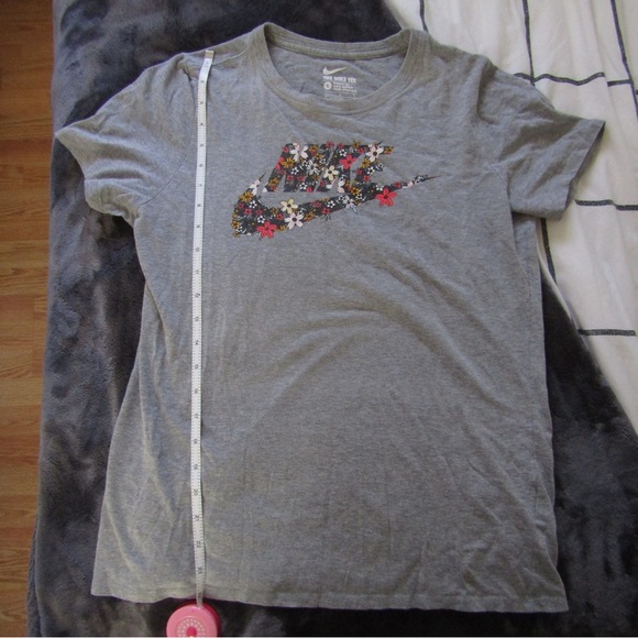 The Nike Tee - Picture 4 of 4